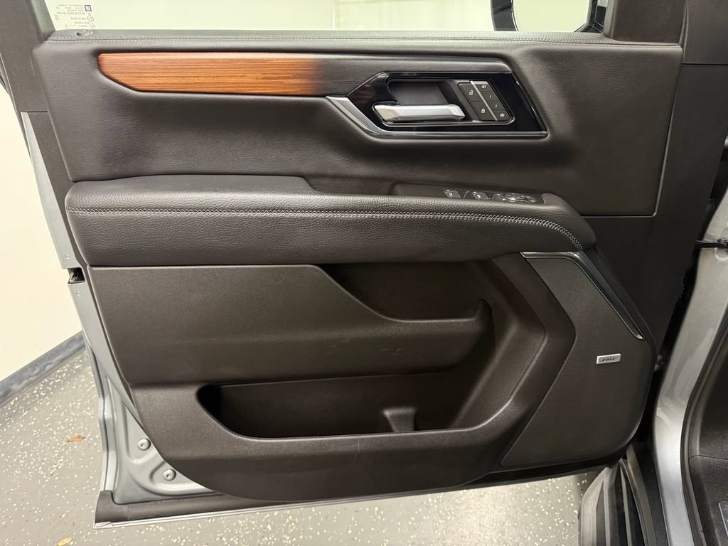 Used 2025 GMC Yukon Denali AWD/4WD image 9