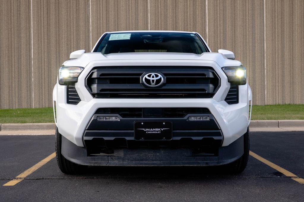 Used 2025 Toyota Tacoma SR5 AWD/4WD image 3