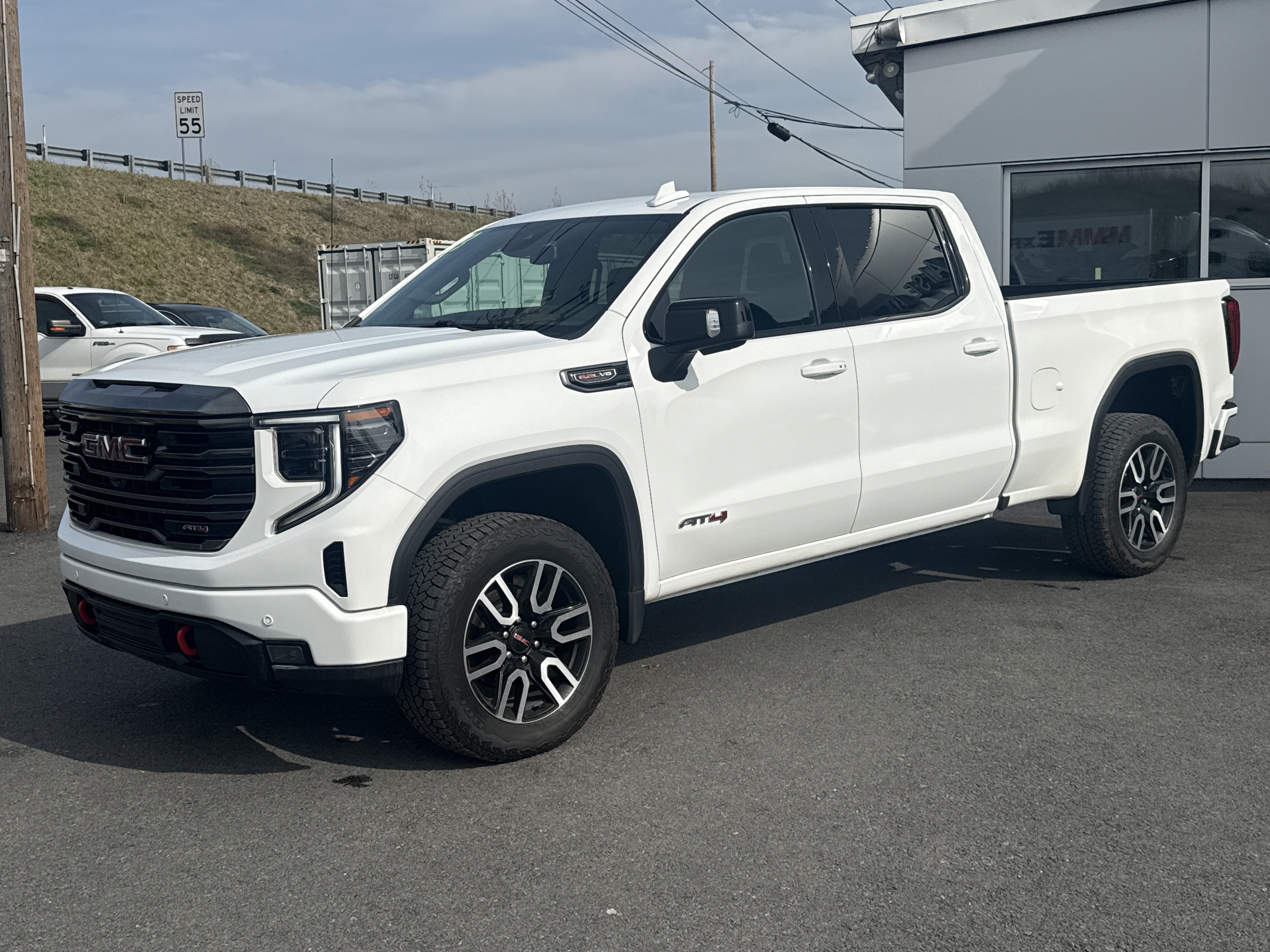 Used 2023 GMC Sierra 1500 AT4 AWD/4WD image 7