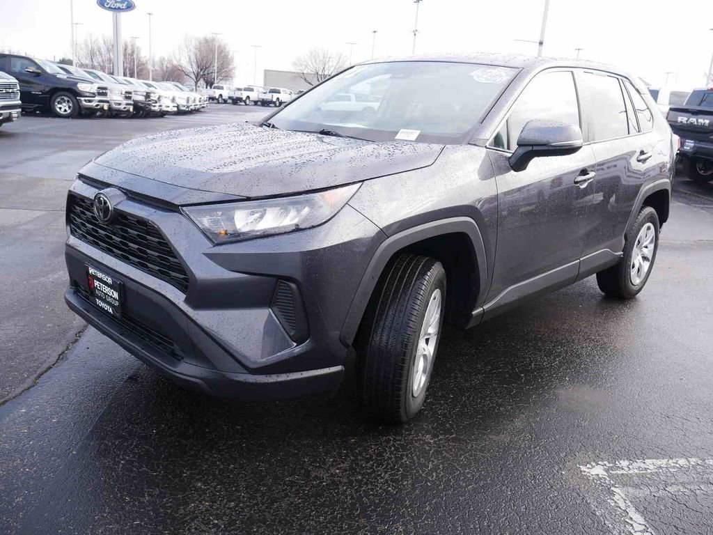 Used 2022 Toyota RAV4 LE image 4