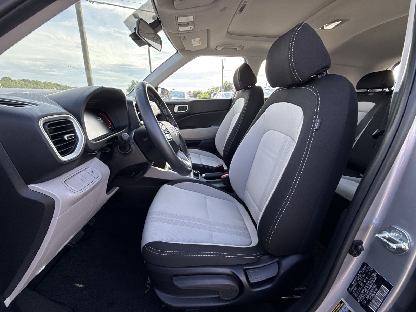 Certified 2024 Hyundai Venue SEL FWD image 13