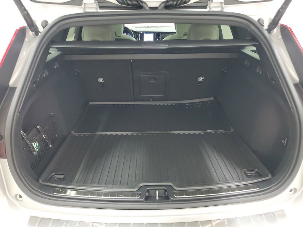New 2025 Volvo V60 B5 Cross Country Ultra w/ Protection Package Premier image 10