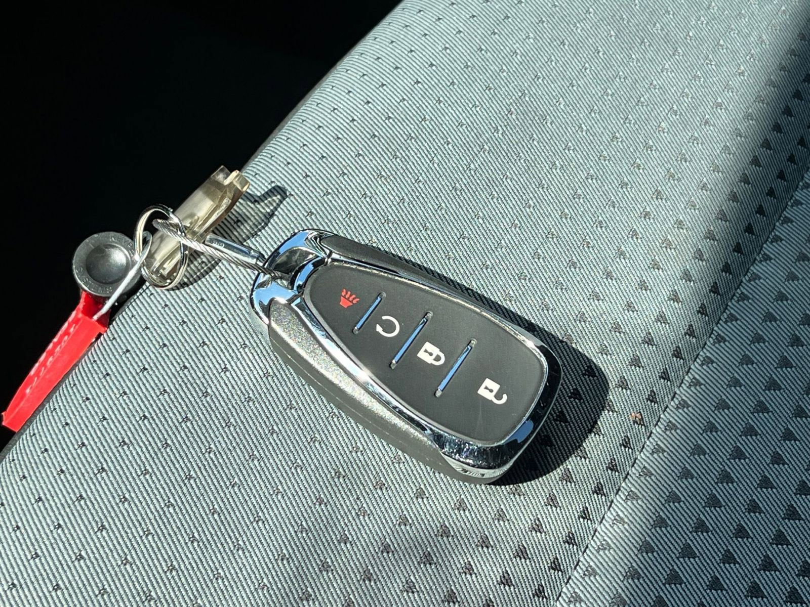 Used 2025 Chevrolet Trax LT FWD image 25