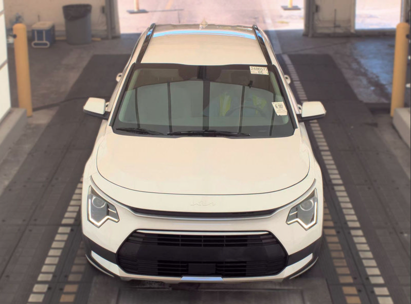 Used 2023 Kia Niro EX FWD image 6