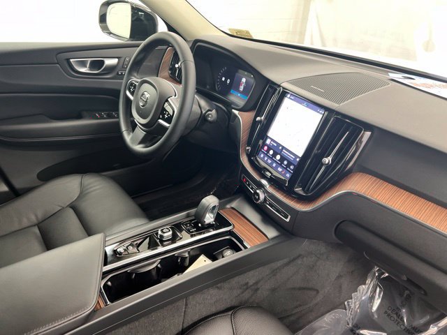 Certified 2024 Volvo XC60 B5 Plus w/ Protection Package Premier AWD/4WD image 23