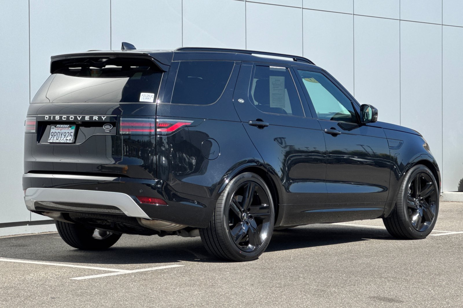 Used 2023 Land Rover Discovery Metropolitan Edition AWD/4WD image 5