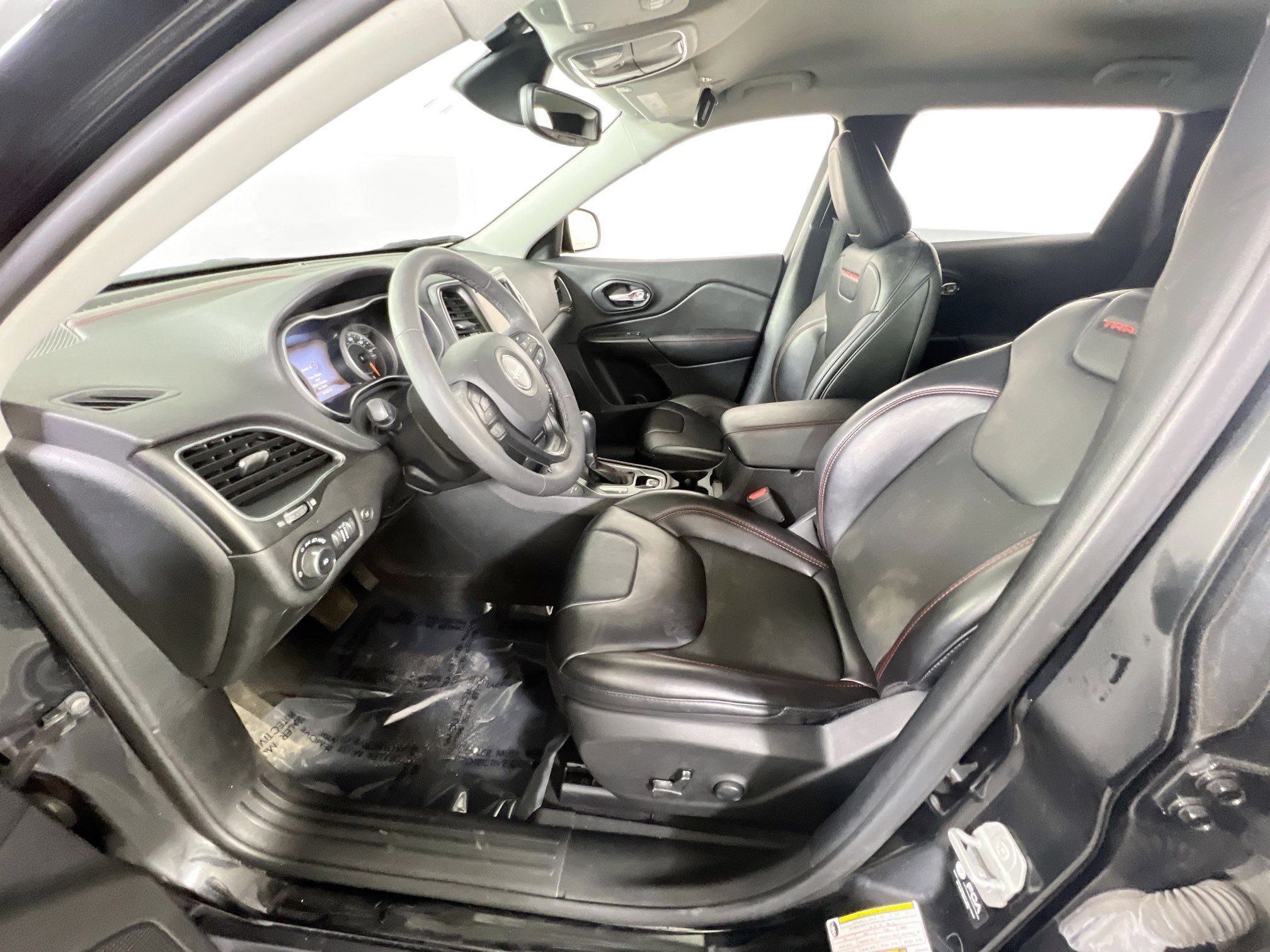 Used 2022 Jeep Cherokee Trailhawk w/ Technology Group B AWD/4WD image 20