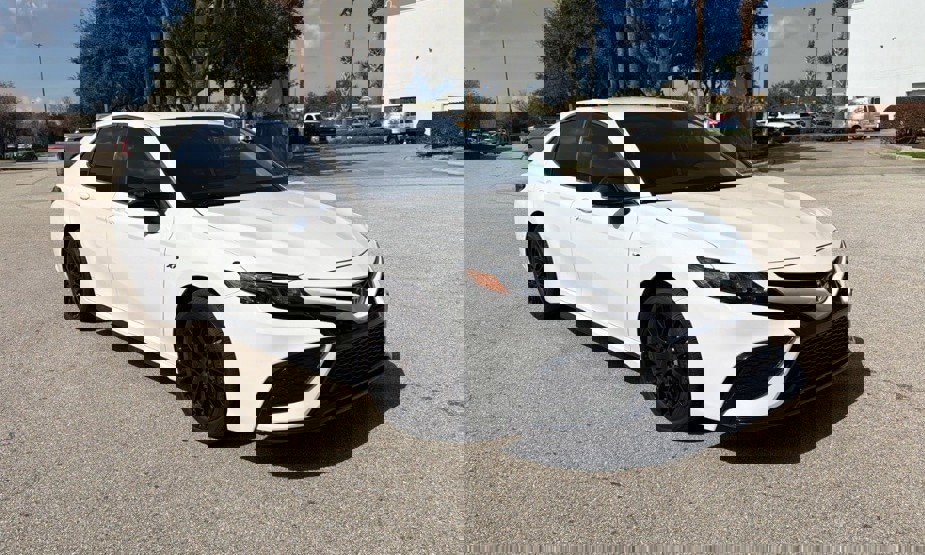 Used 2024 Toyota Camry SE image 6