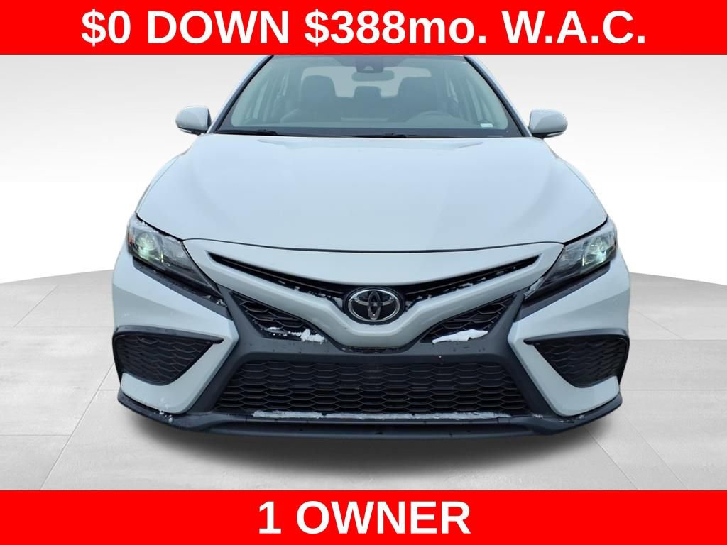 Used 2024 Toyota Camry SE image 3