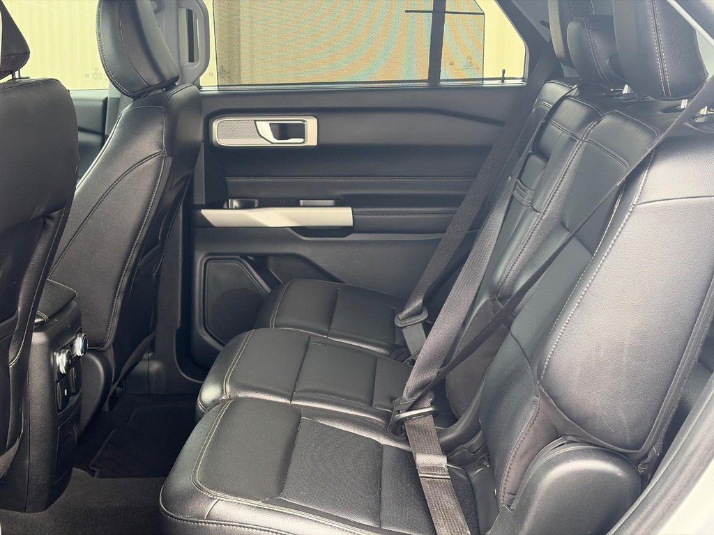 Used 2023 Ford Explorer Limited AWD/4WD image 9