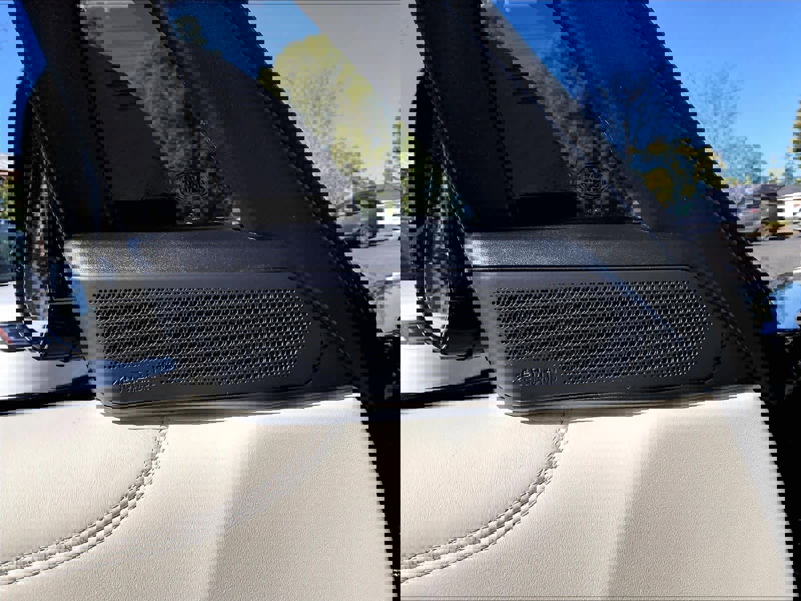 Used 2025 Land Rover Range Rover Long Wheelbase SE image 35