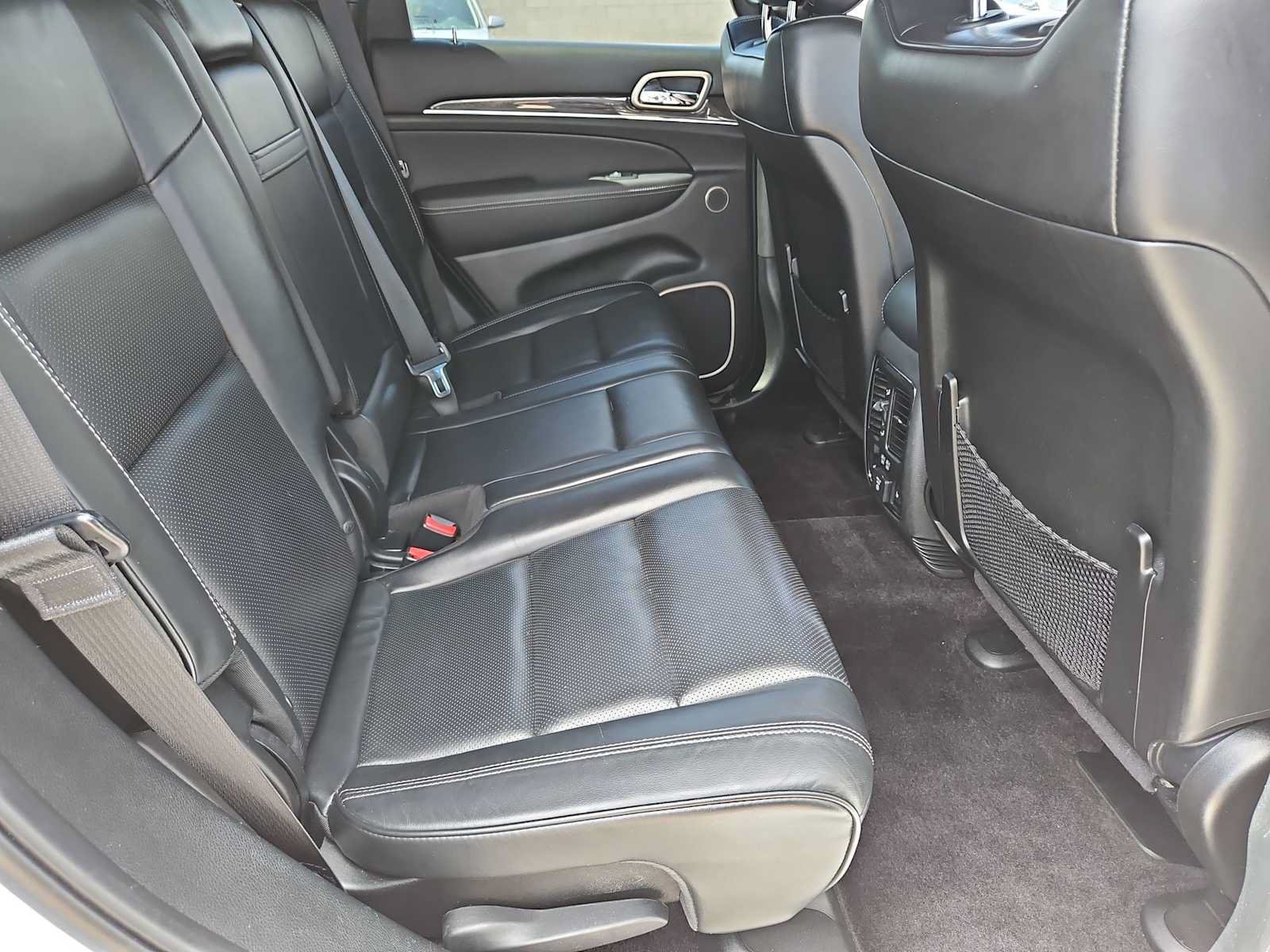 Used 2017 Jeep Grand Cherokee Overland w/ Jeep Active Safety Group RWD image 21