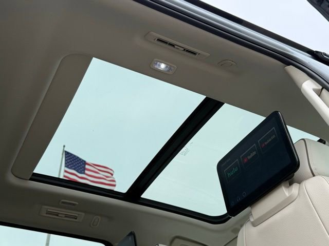 Used 2024 GMC Yukon XL Denali w/ Denali Reserve Package image 7