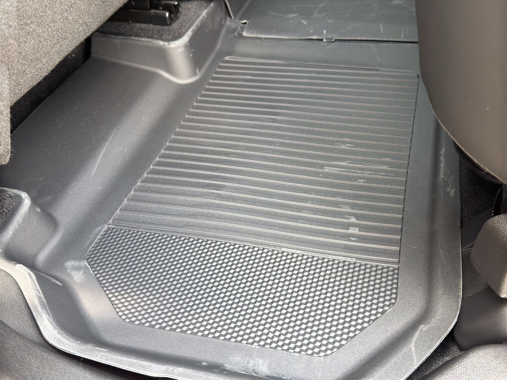 New 2027 Chevrolet Traverse RS w/ LPO, Floor Liner Package AWD/4WD image 41