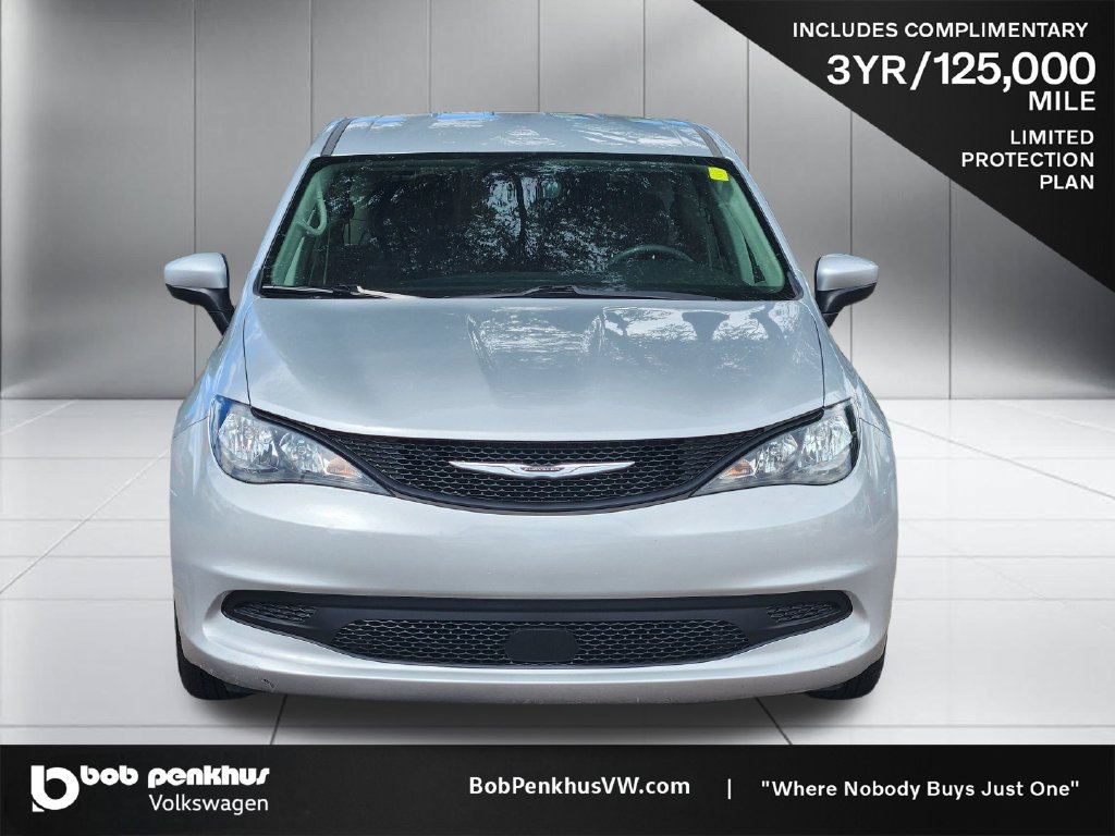 Used 2023 Chrysler Voyager LX FWD image 22