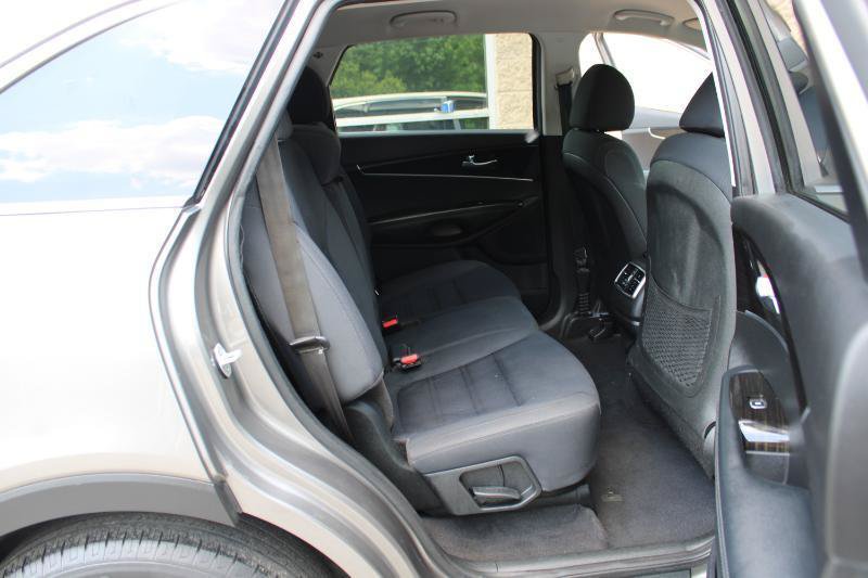 Used 2019 Kia Sorento L FWD image 13