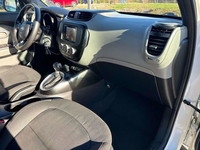 Used 2016 Kia Soul + image 18