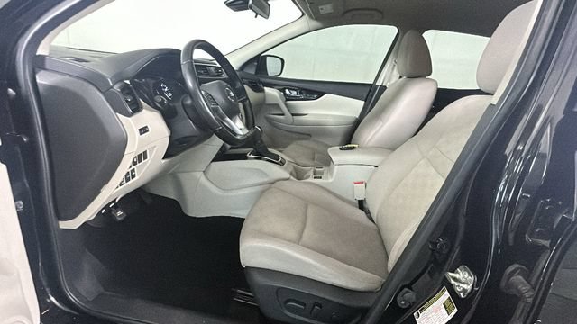 Used 2020 Nissan Rogue Sport SV w/ All-Weather Package AWD/4WD image 11