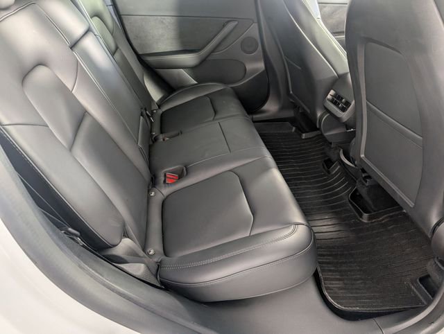 Used 2022 Tesla Model Y Long Range image 27