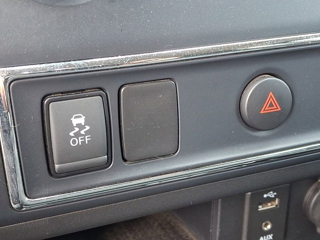 Used 2017 Nissan Titan SV image 23