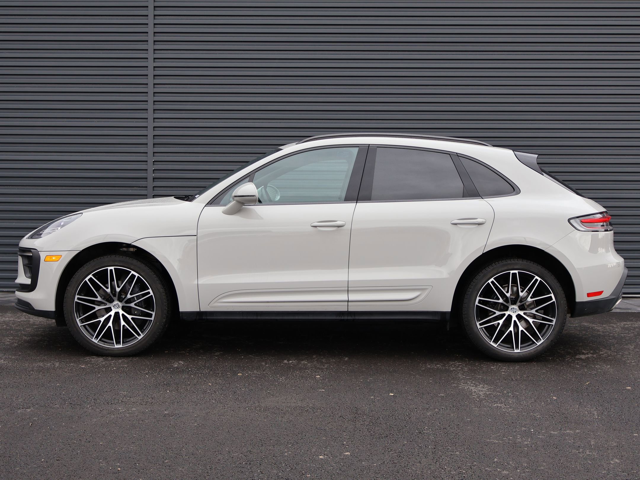 Used 2026 Porsche Macan image 2