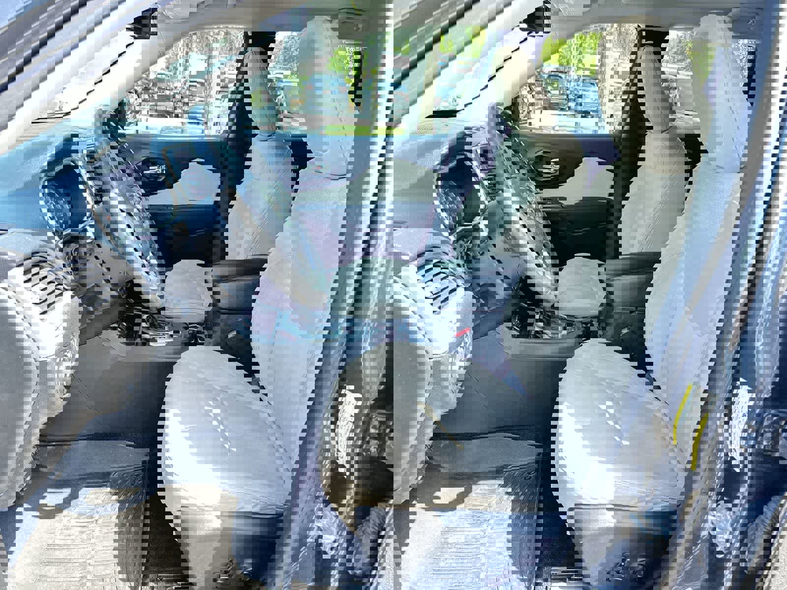 Used 2015 Jeep Cherokee Latitude w/ Comfort/Convenience Group image 13