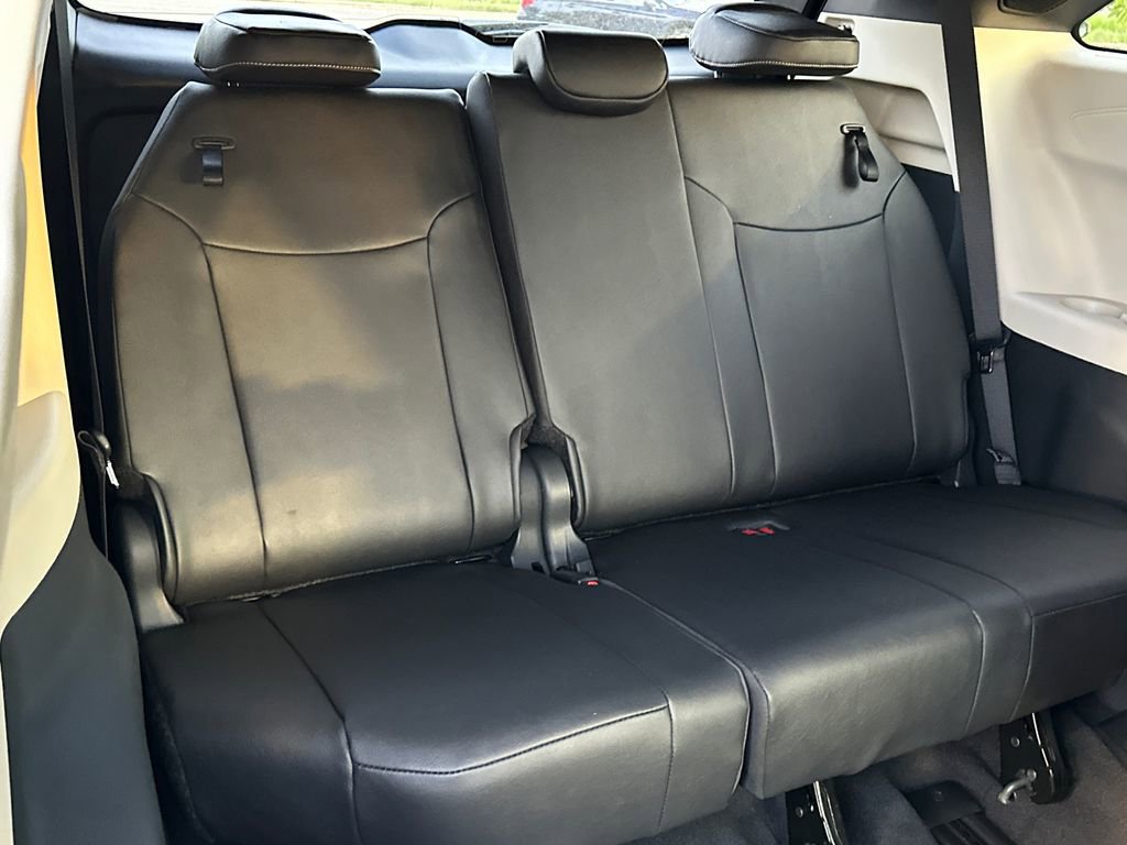 New 2026 Toyota Sienna Platinum image 17