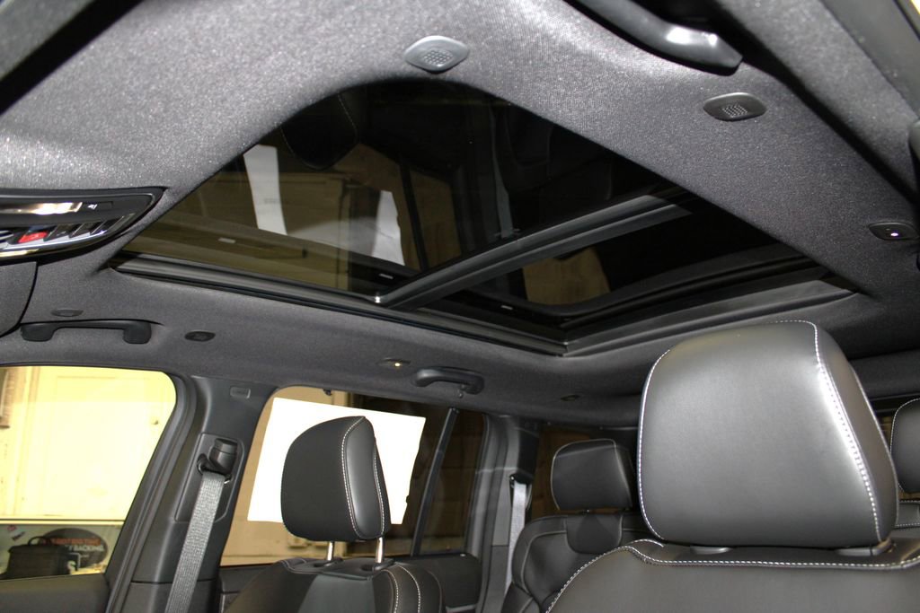 New 2025 Jeep Grand Cherokee Limited w/ Luxury Tech Group II image 24