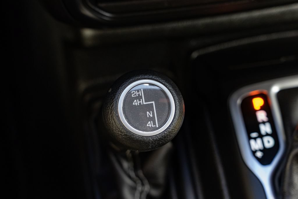 Used 2018 Jeep Wrangler Unlimited Sahara AWD/4WD image 21