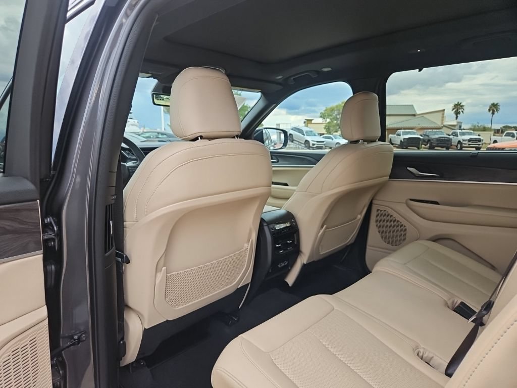 Certified 2025 Jeep Grand Cherokee L Limited w/ Luxury Tech Group II AWD/4WD image 20
