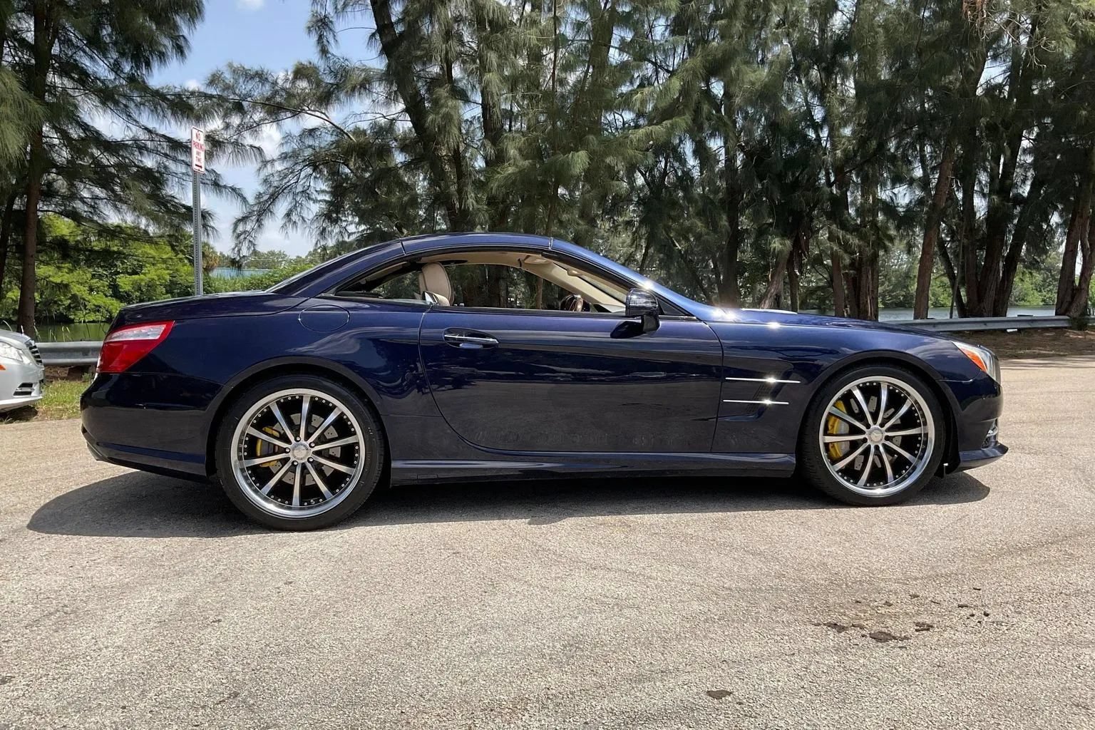 Used 2013 Mercedes-Benz SL 550 w/ Premium Pkg image 45