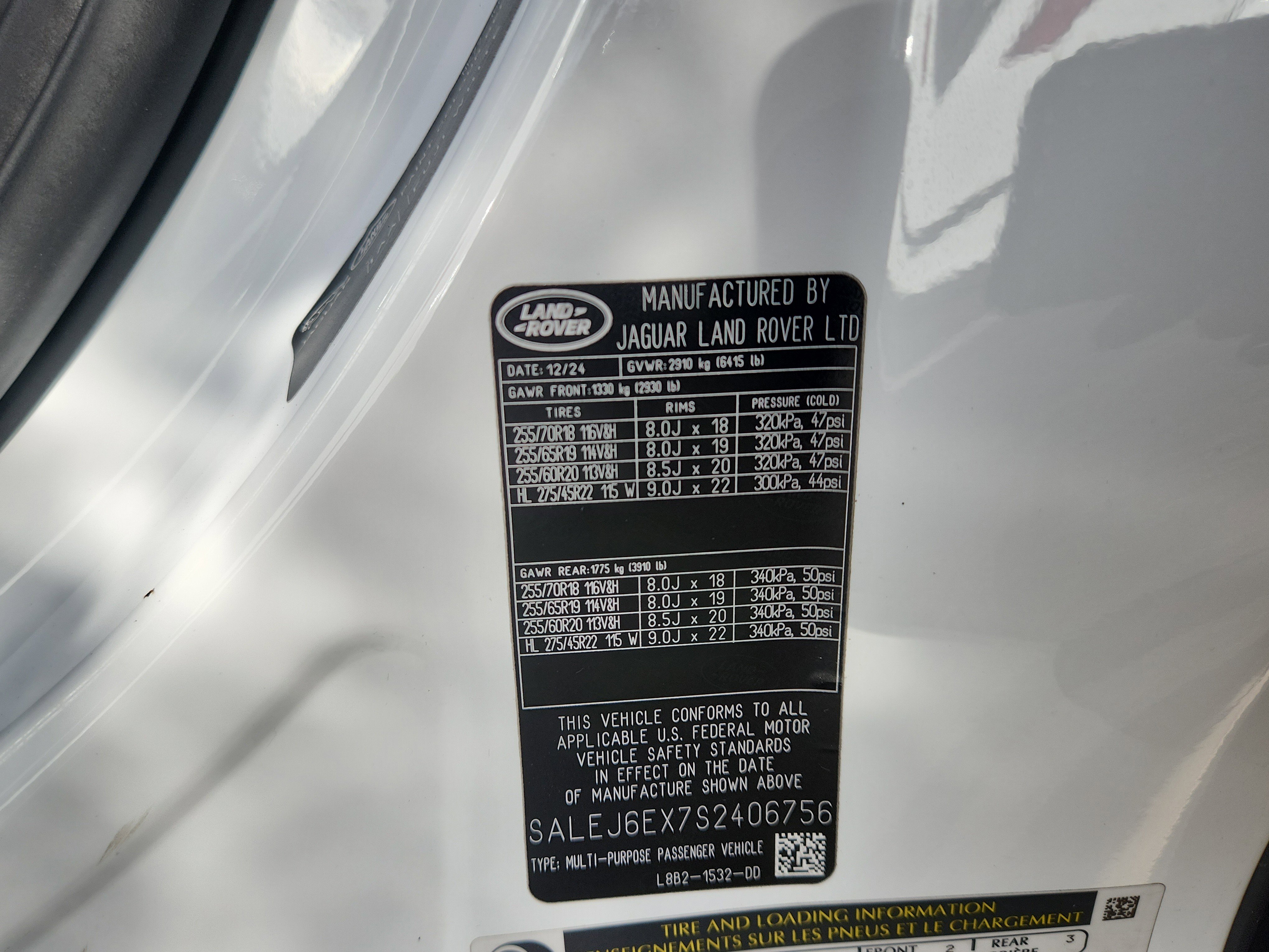 Used 2025 Land Rover Defender 90 S image 24