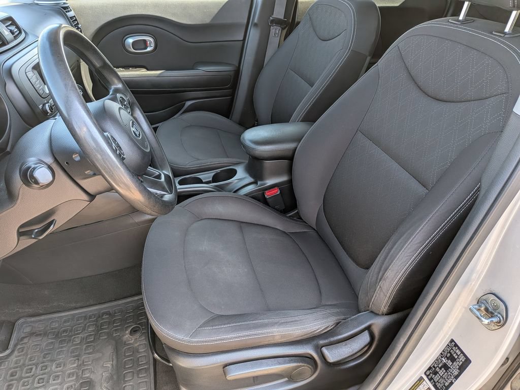 Used 2015 Kia Soul FWD image 12