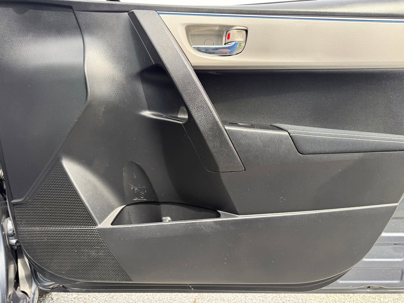 Used 2015 Toyota Corolla LE FWD image 38