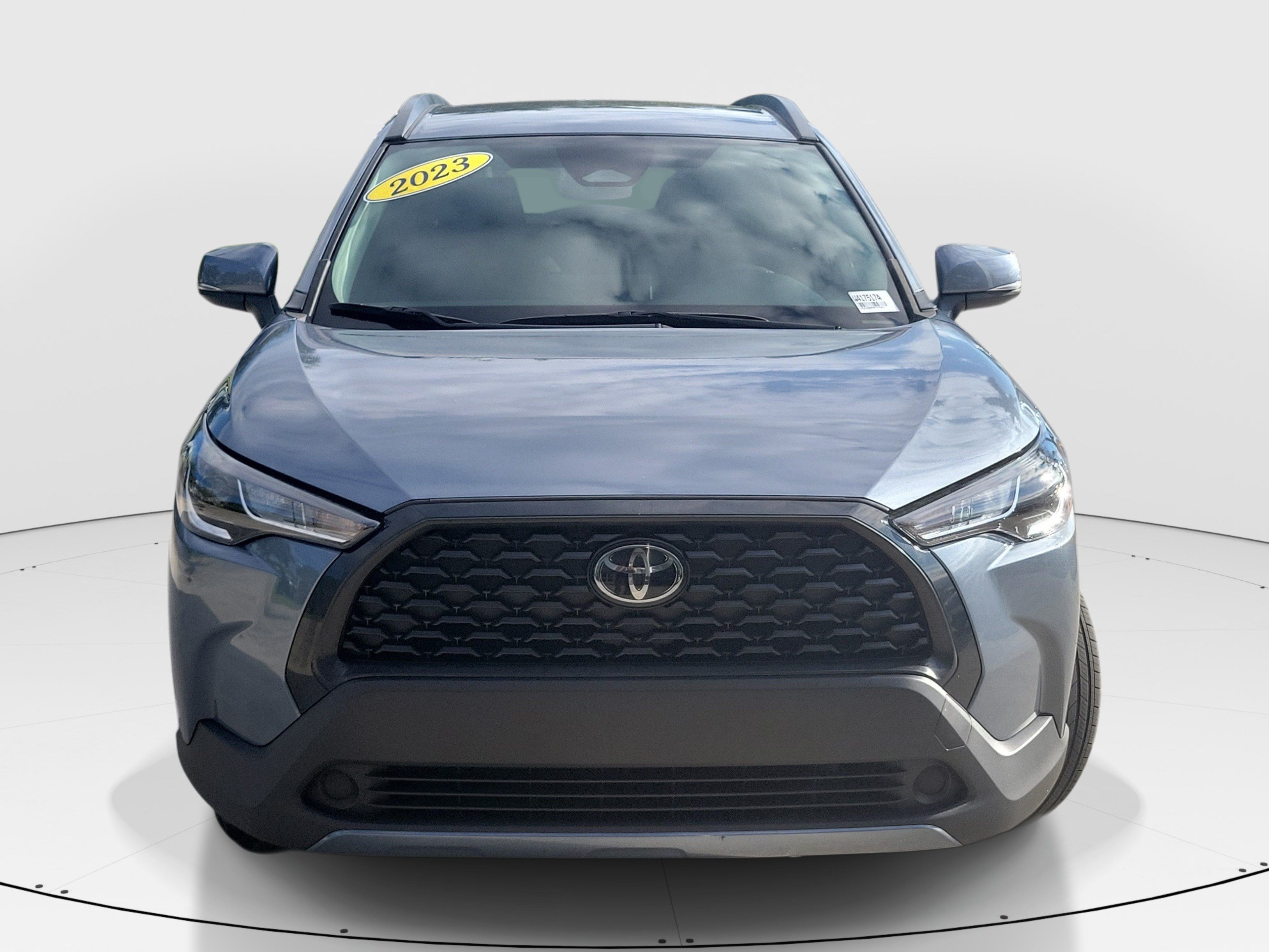 Used 2023 Toyota Corolla Cross LE FWD image 2