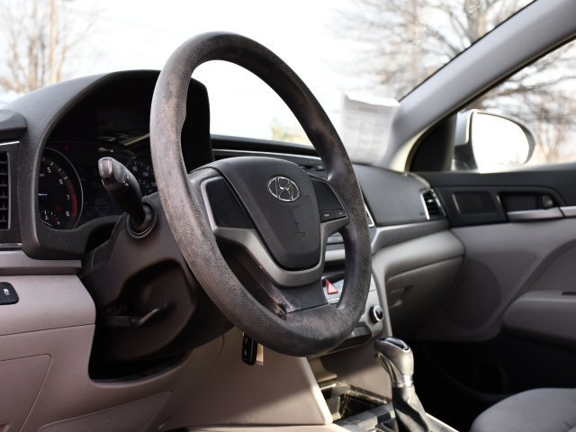 Used 2017 Hyundai Elantra SE w/ Cargo Package image 10