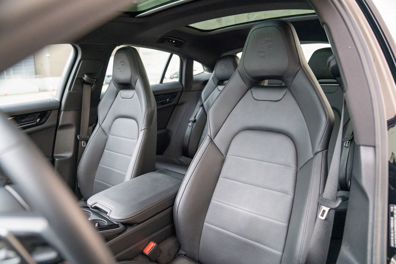 Used 2025 Porsche Panamera 4 image 5