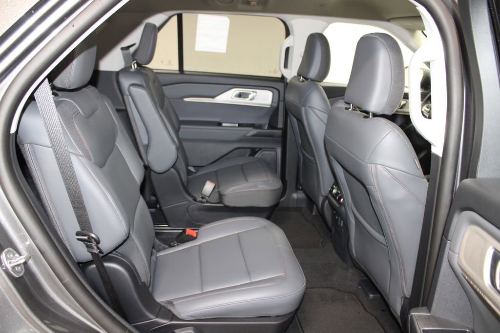 New 2026 Ford Explorer Active RWD image 32