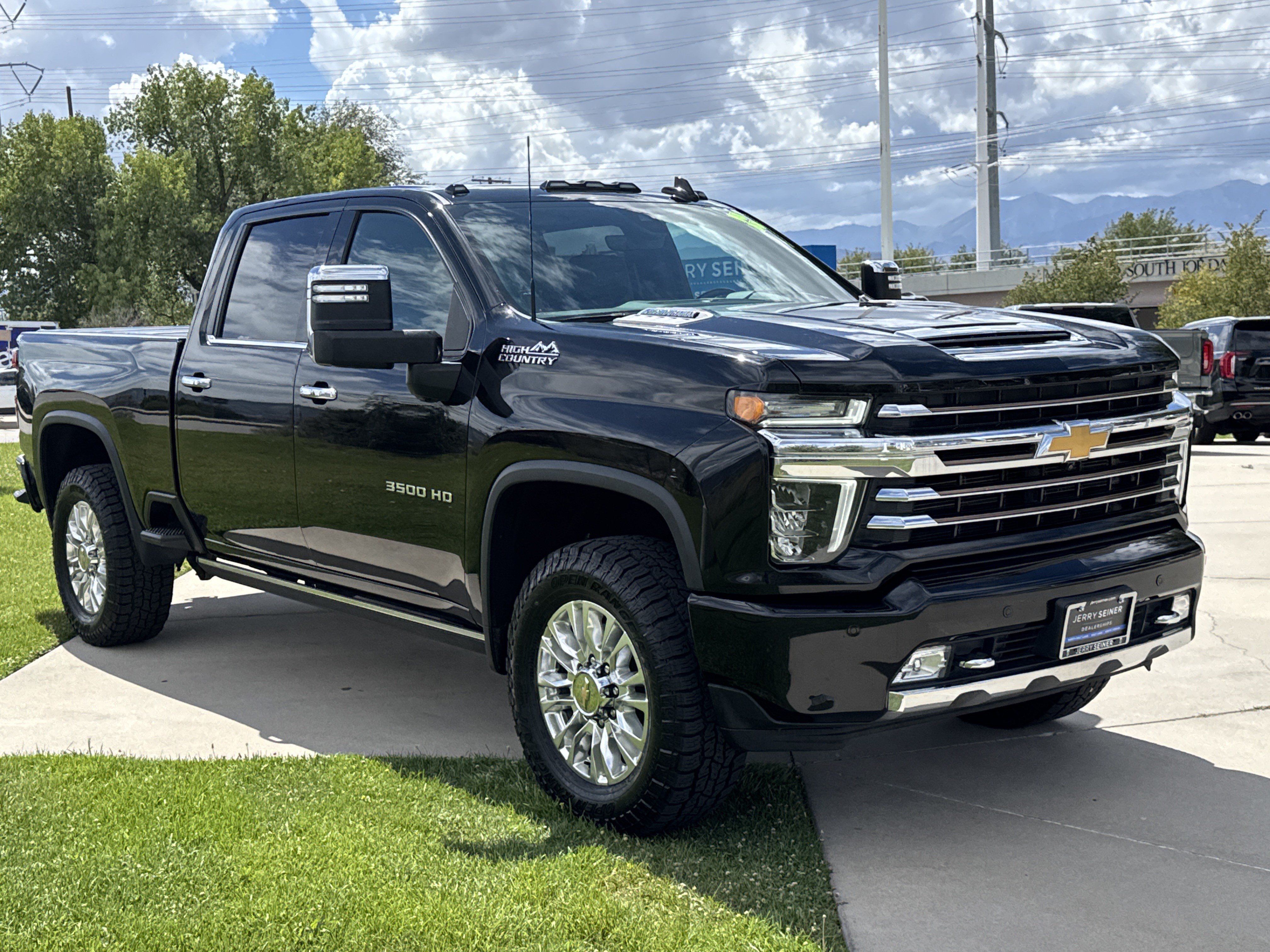 Certified 2022 Chevrolet Silverado 3500 High Country w/ Z71 Off-Road Package AWD/4WD image 7