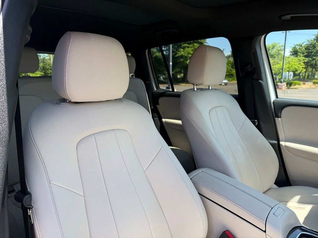 Used 2025 Mercedes-Benz GLB 250 4MATIC image 21