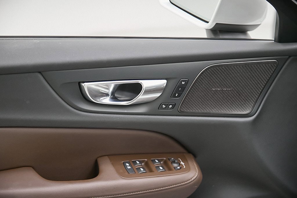 Certified 2024 Volvo V60 B5 Cross Country Ultimate image 11
