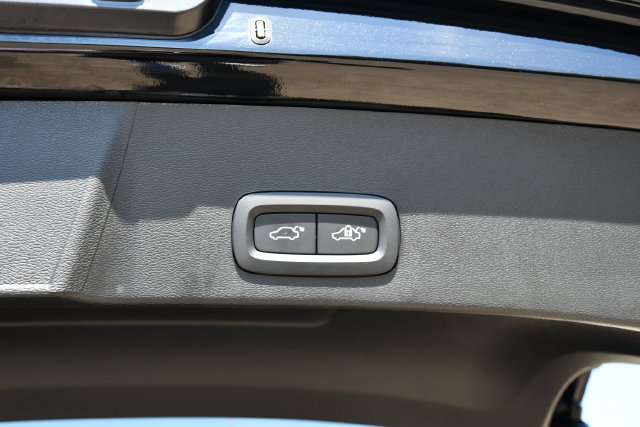 Certified 2026 Volvo XC40 B5 Plus AWD/4WD image 34