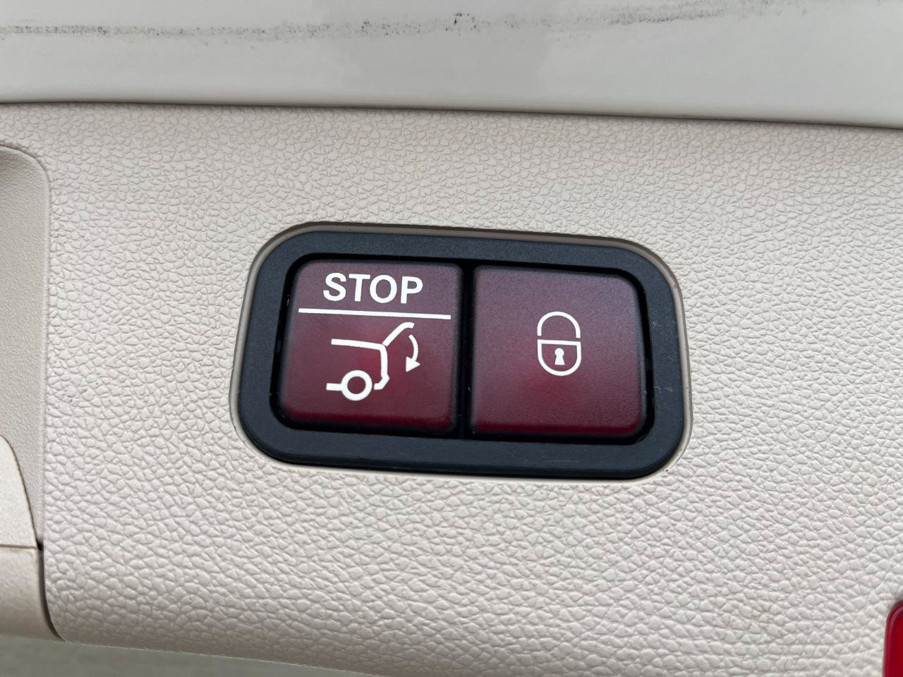 Used 2014 Mercedes-Benz E 350 4MATIC Wagon image 17