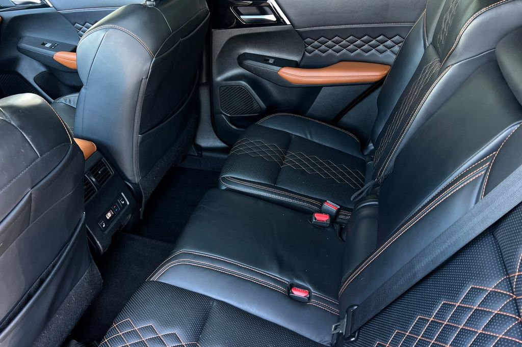 Used 2022 Mitsubishi Outlander SEL image 15