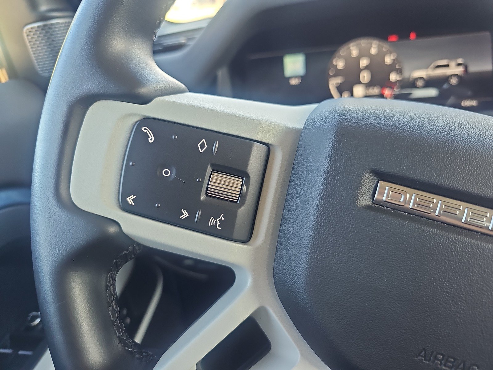 Used 2023 Land Rover Defender 90 SE AWD/4WD image 20