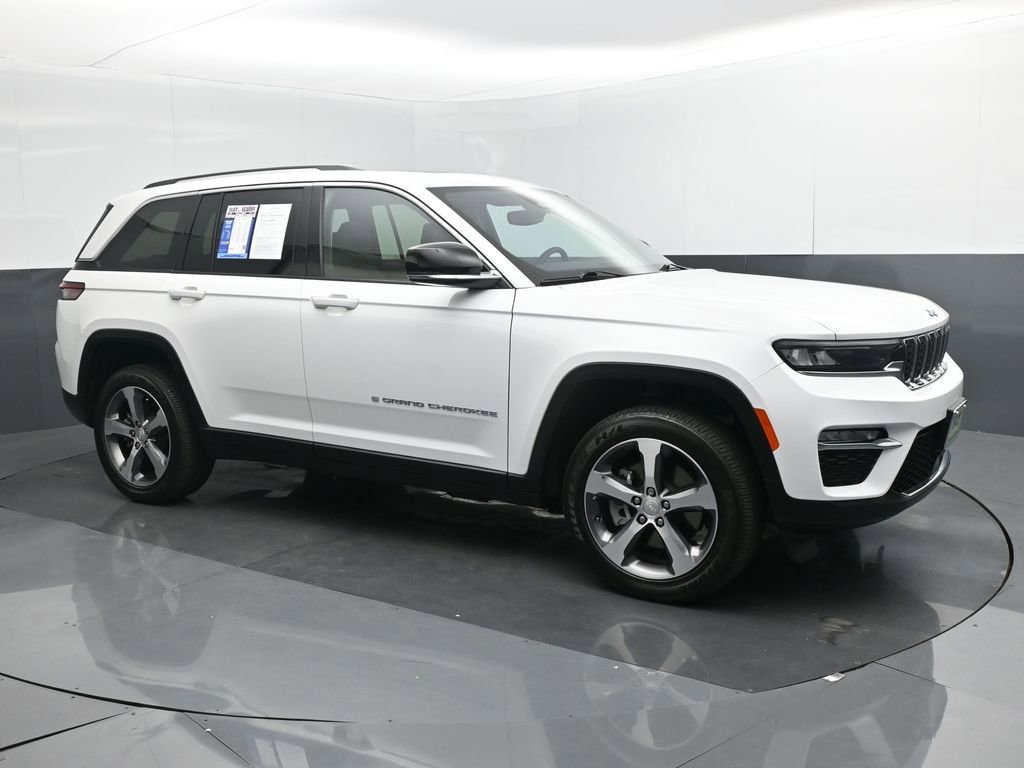 Used 2023 Jeep Grand Cherokee 4WD 4xe image 8