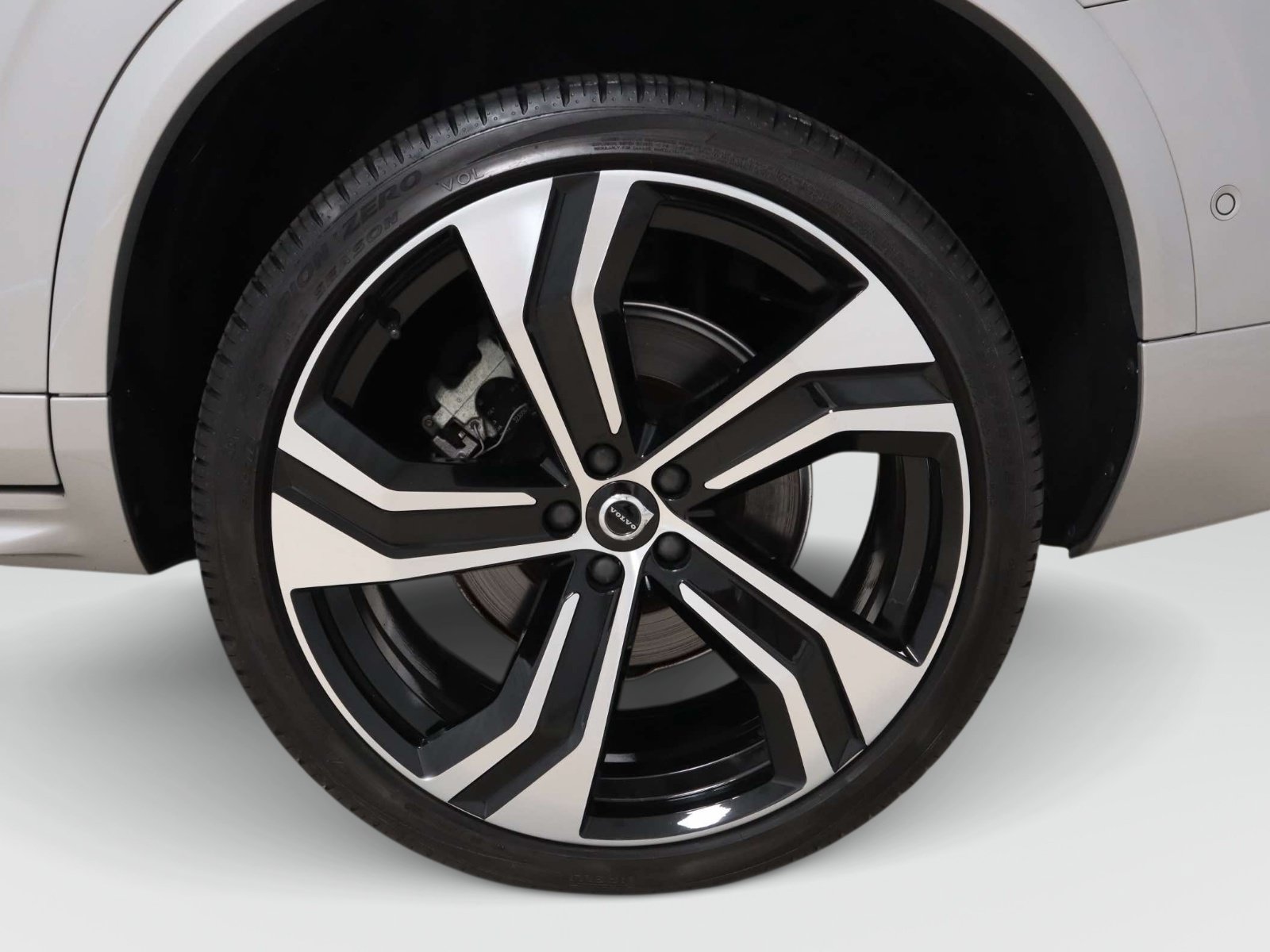 Used 2024 Volvo XC90 B6 Ultimate w/ Protection Package Premier AWD/4WD image 10