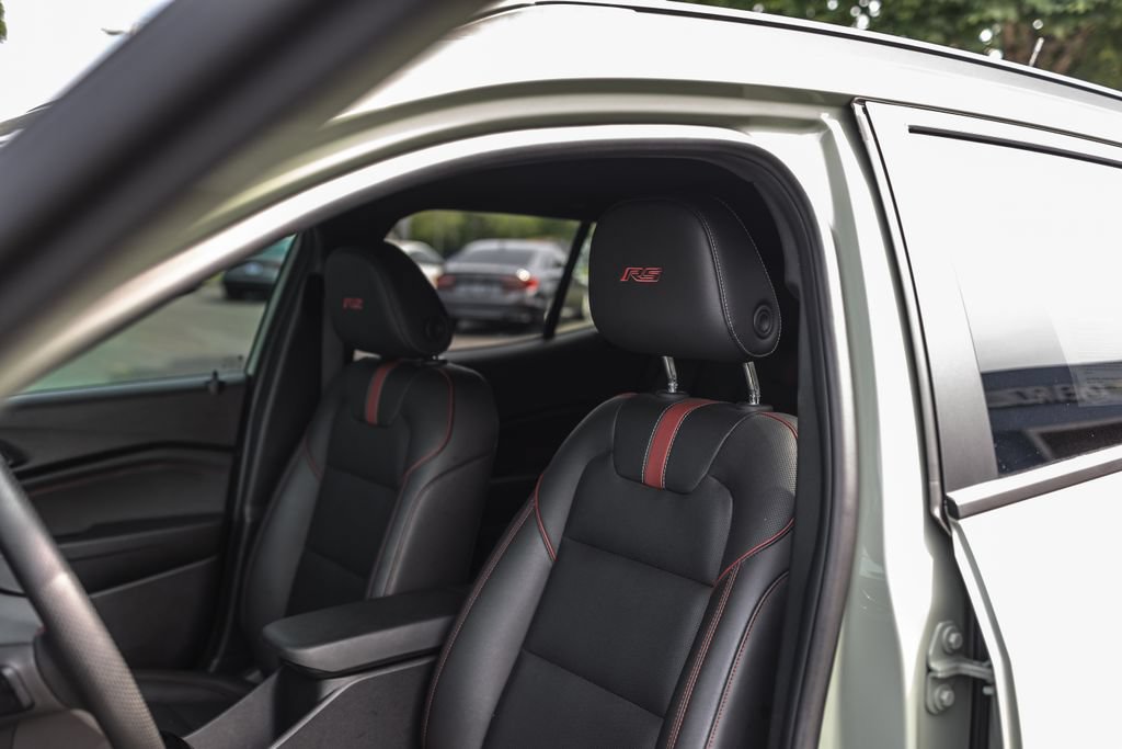 Used 2024 Chevrolet Trax RS w/ Sunroof Package FWD image 15