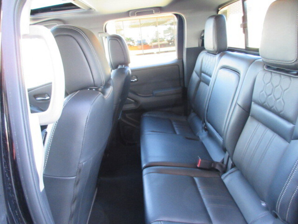 Used 2023 Nissan Frontier SV w/ SV Premium Package image 26