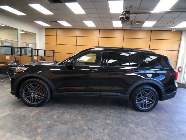 Used 2025 Ford Explorer ST image 4